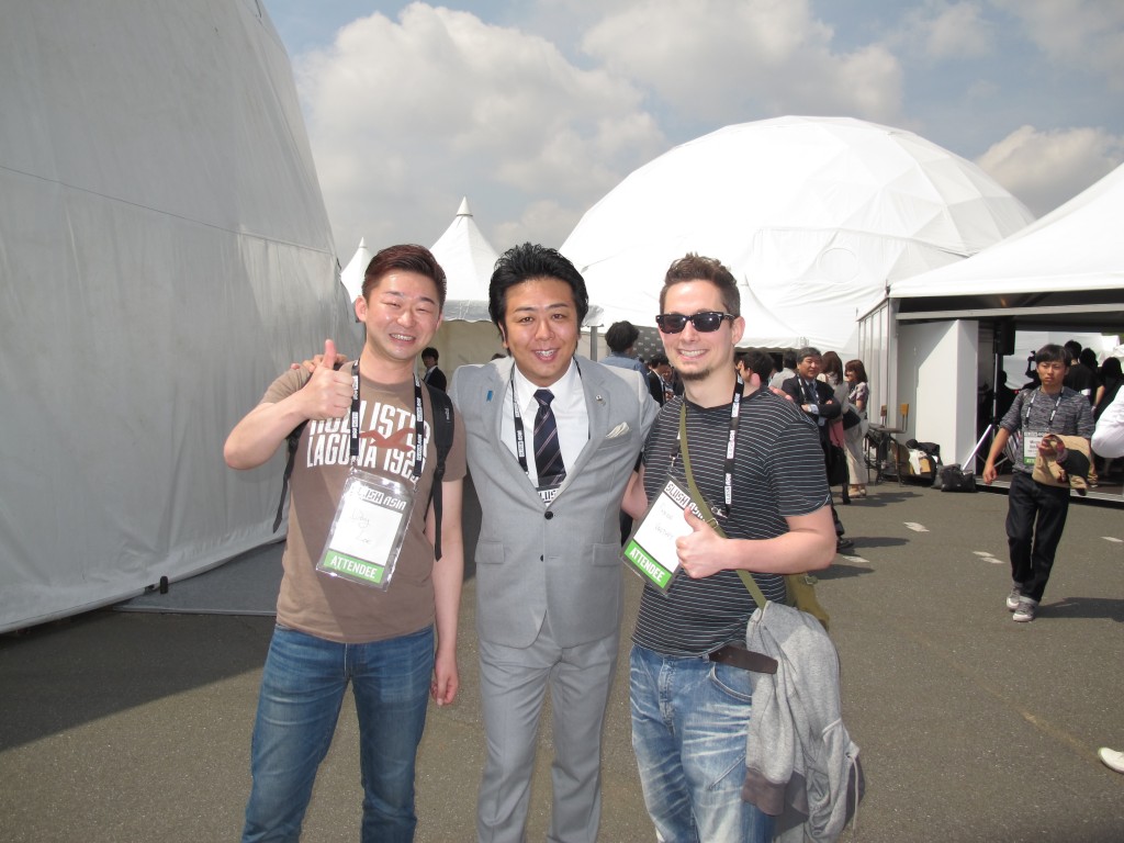 Soichiro Takashima, current Mayor of Fukuoka, in the middle